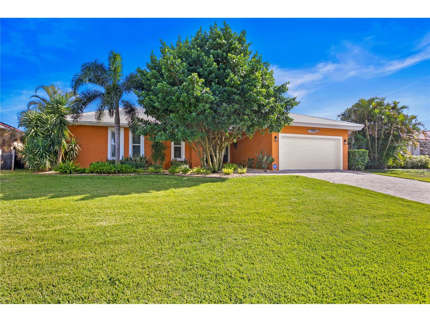 1960 Montana Avenue NE Saint Petersburg FL 33703 - TAMPA BAY TB8383253 image1