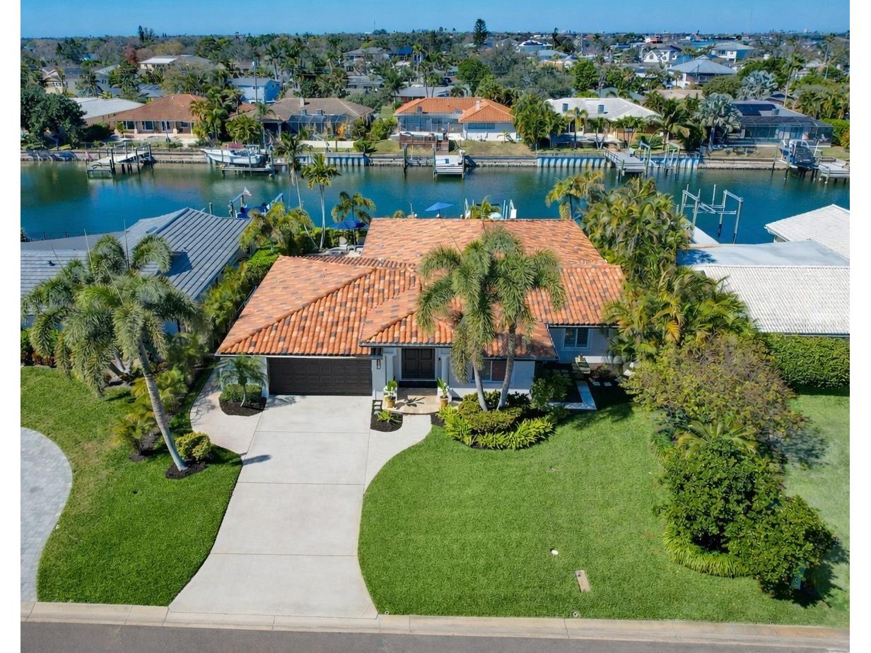 1963 Michigan Avenue NE Saint Petersburg FL 33703 - BOCA CIEGA BAY / TAMPA BAY TB8475836 image1