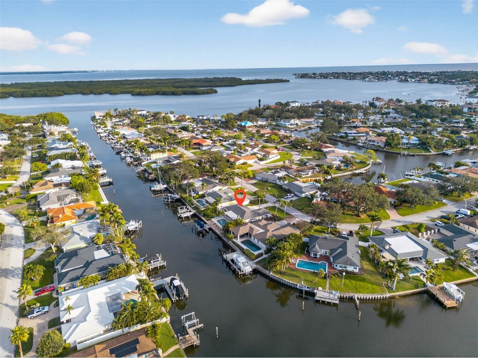 1963 Tanglewood Drive NE Saint Petersburg FL 33702 TB8453154 image1