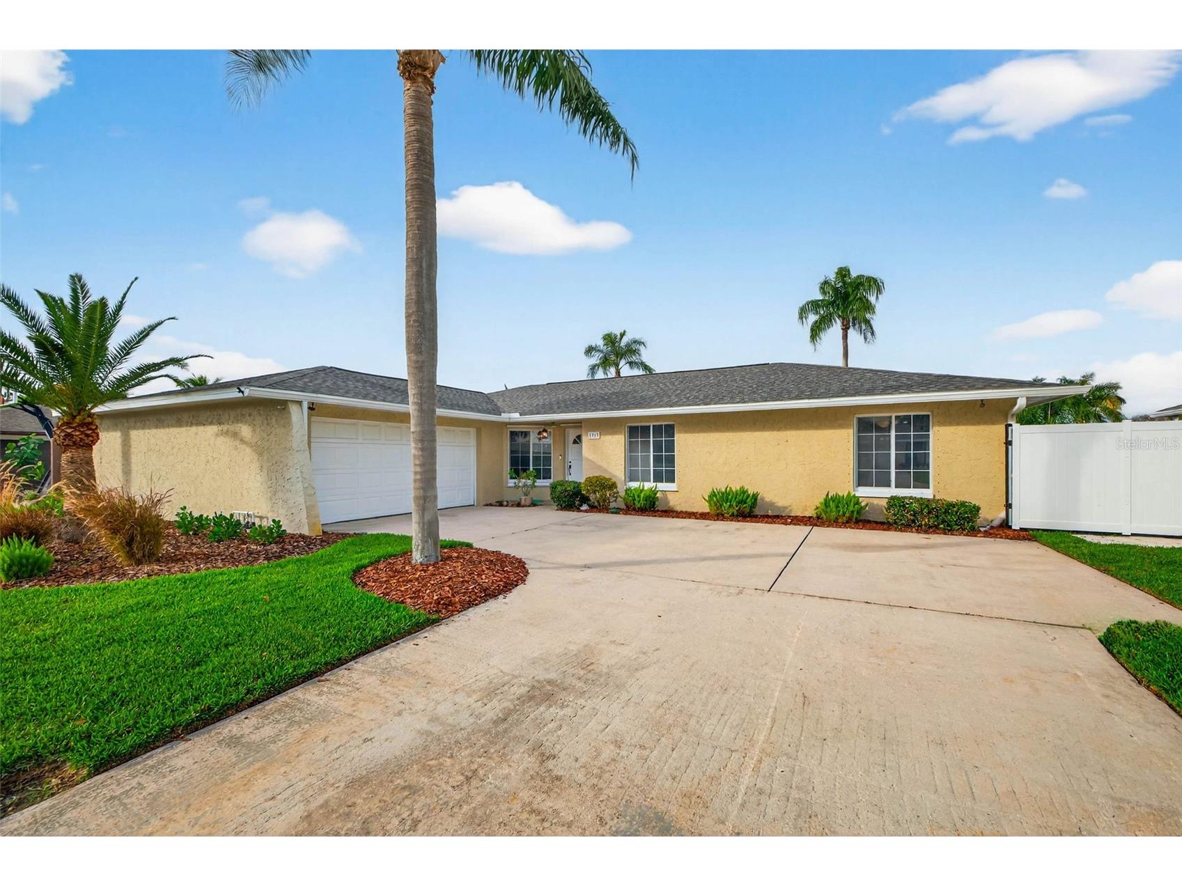 1963 Tanglewood Drive NE Saint Petersburg FL 33702 TB8453154 image2