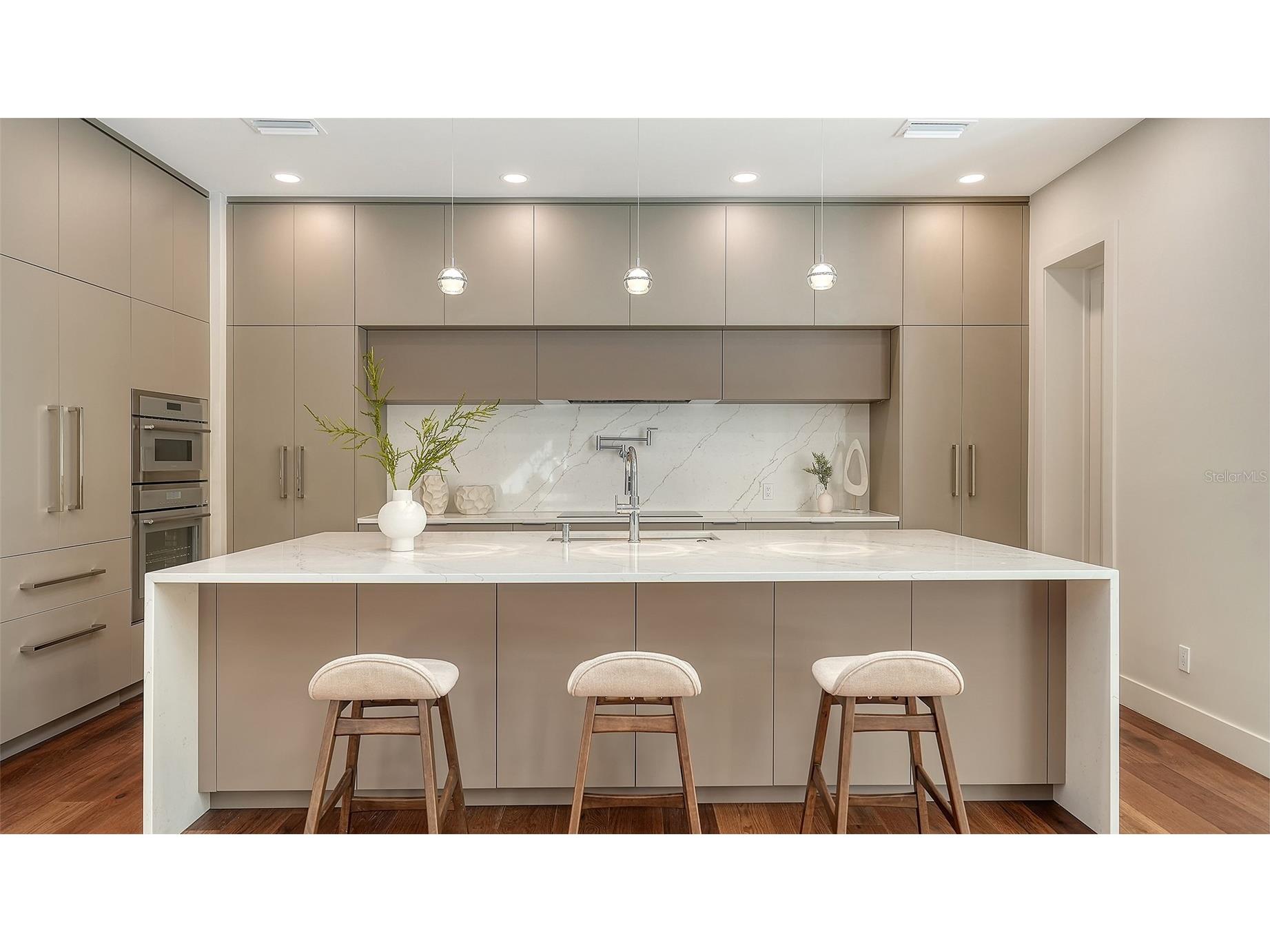 1966 Wisteria Street Sarasota FL 34239 A4668324 image16