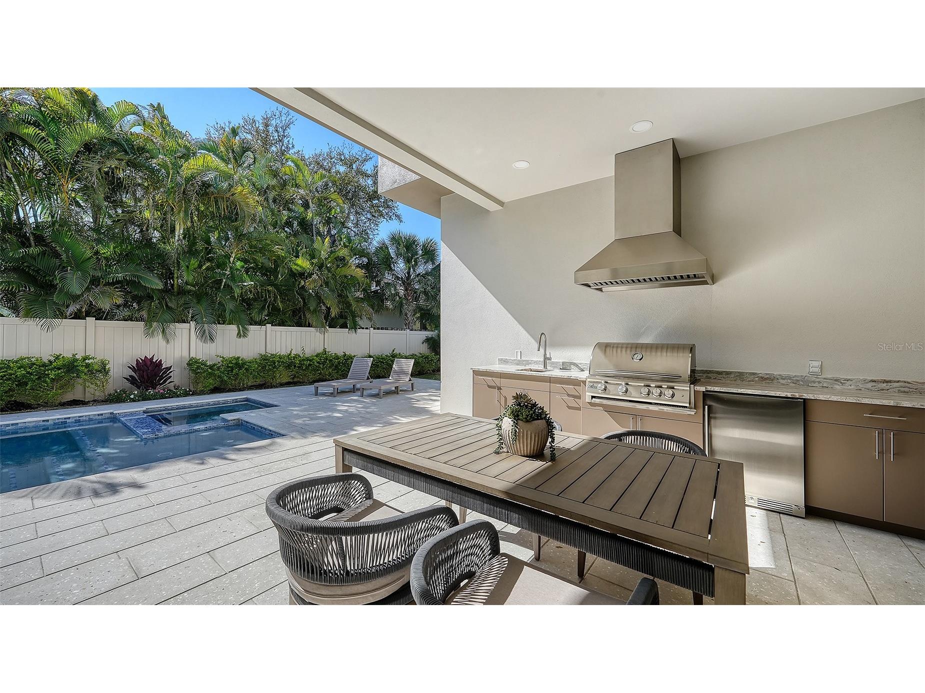 1966 Wisteria Street Sarasota FL 34239 A4668324 image25