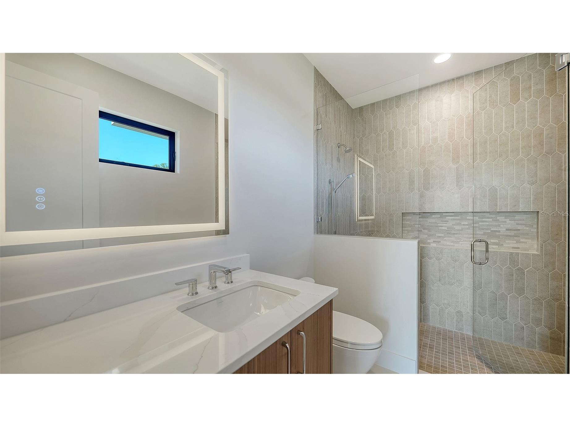 1966 Wisteria Street Sarasota FL 34239 A4668324 image43