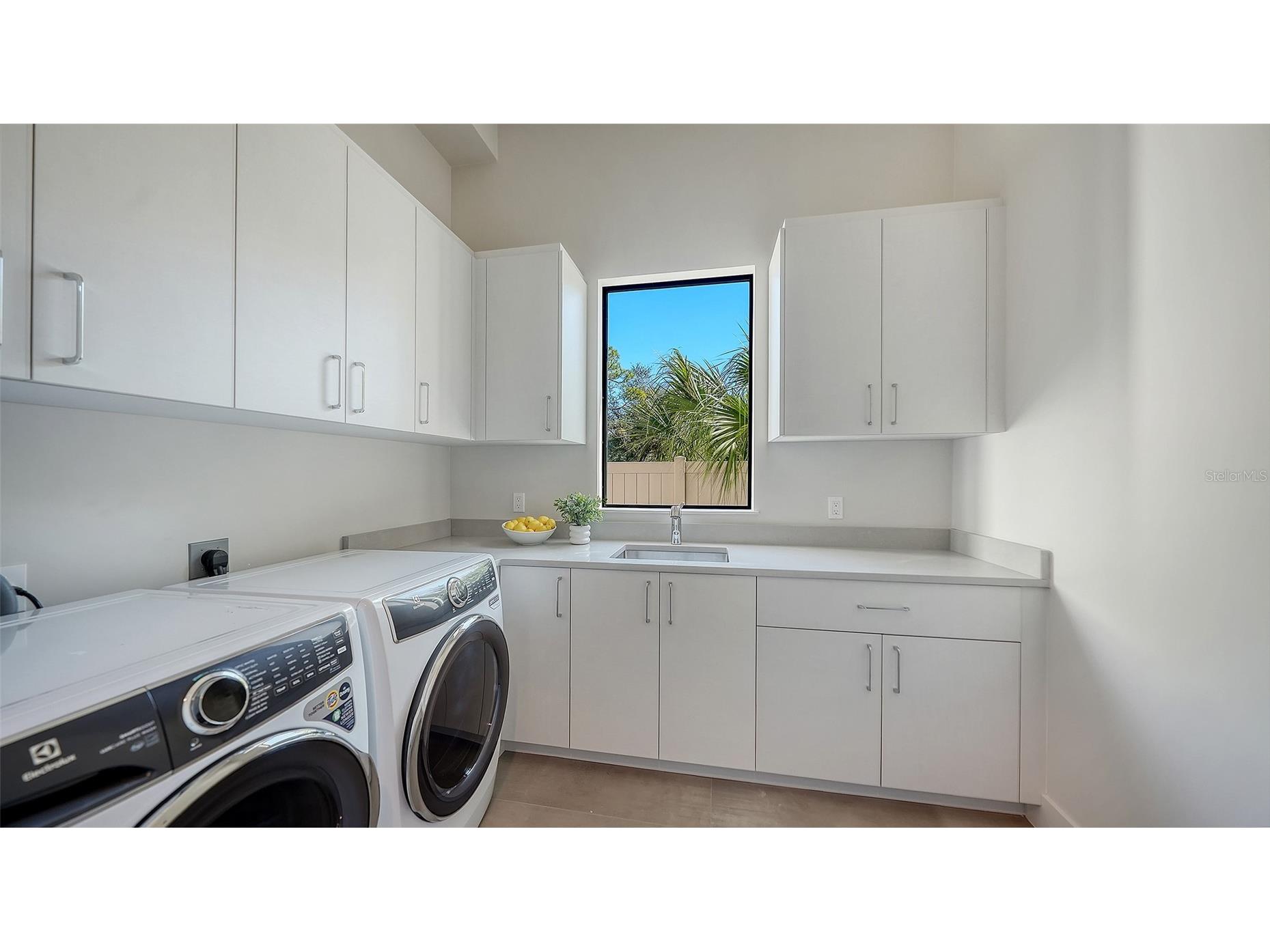 1966 Wisteria Street Sarasota FL 34239 A4668324 image46