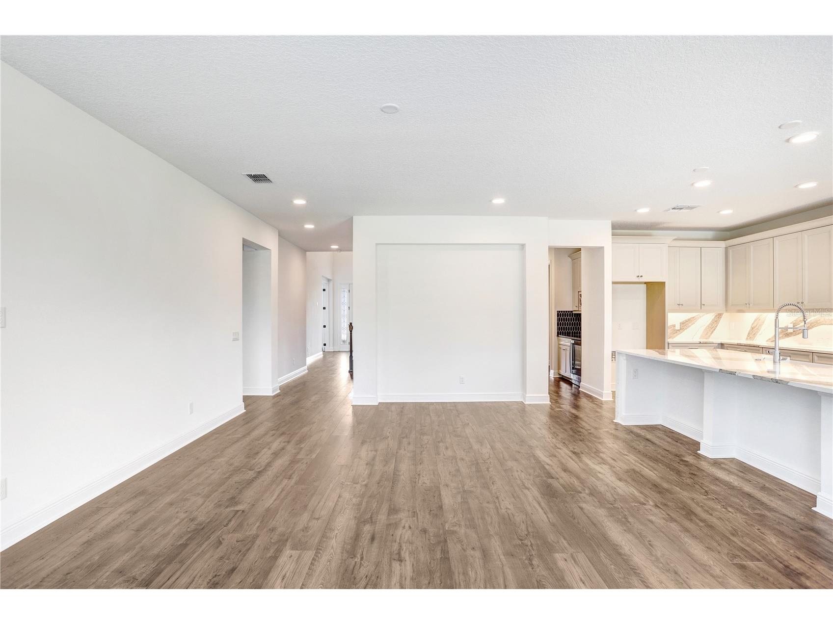 1971 Drummond Point Zephyrhills FL 33541 TB8449082 image12