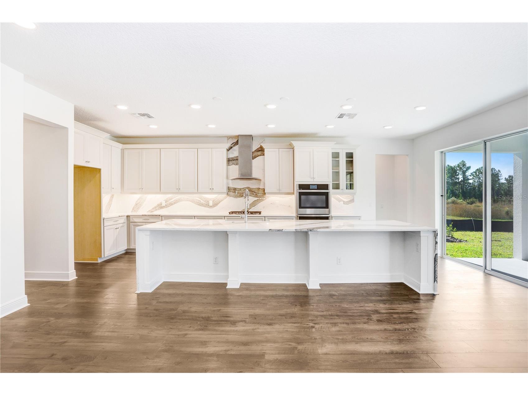 1971 Drummond Point Zephyrhills FL 33541 TB8449082 image14