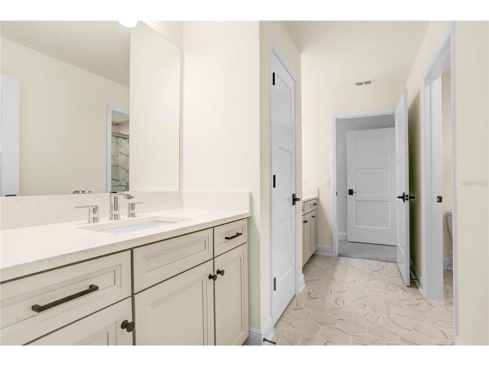 1971 Drummond Point Zephyrhills FL 33541 TB8449082 image39