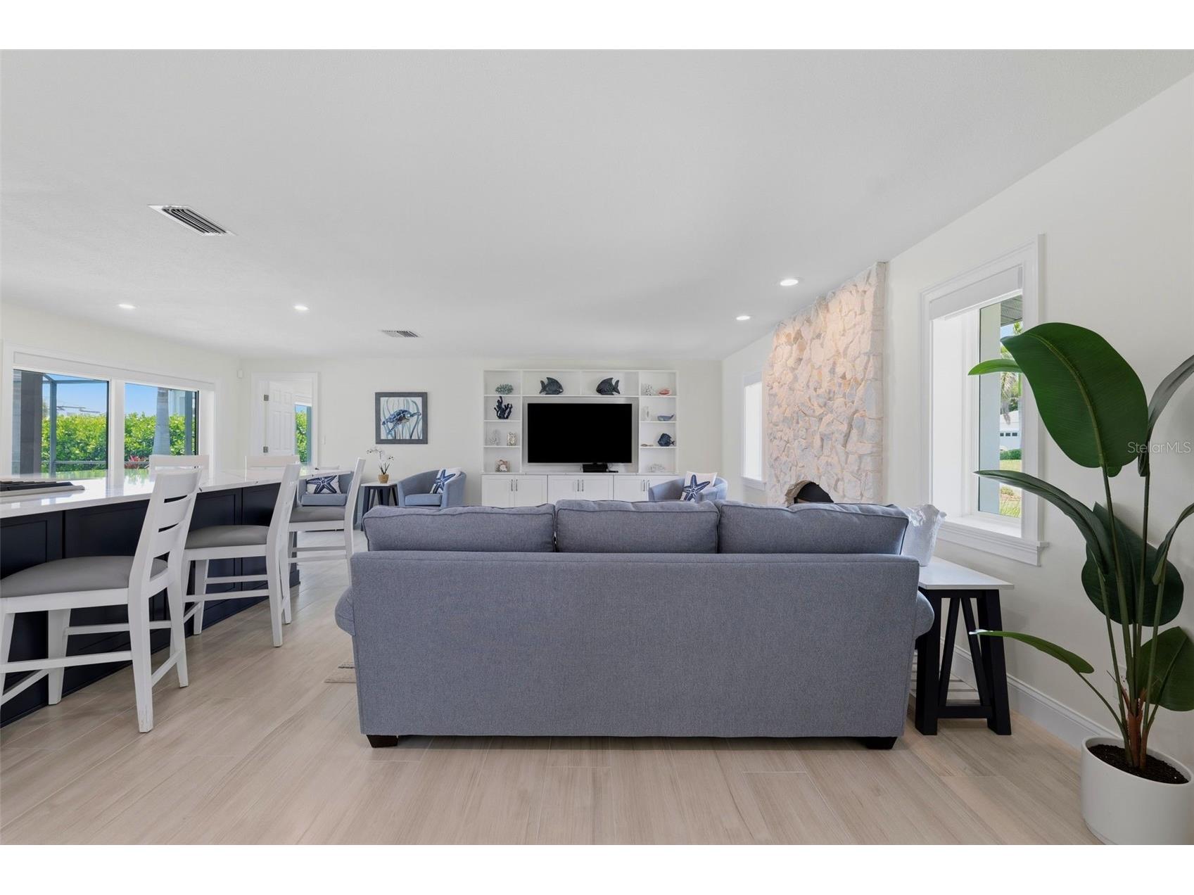 1974 Hawaii Avenue NE Saint Petersburg FL 33703 TB8523350 image3