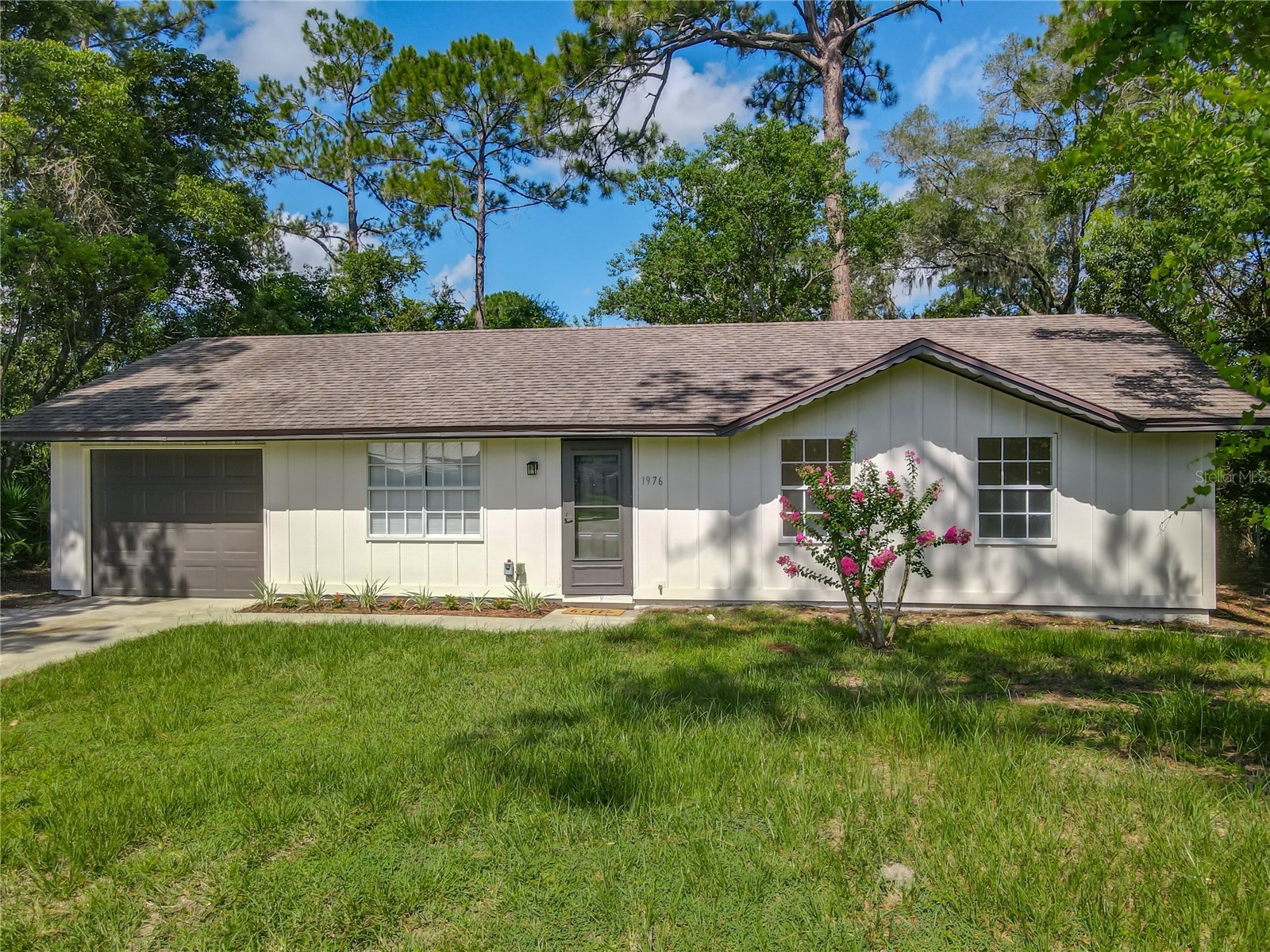 1976 5th Avenue Deland FL 32724 V4944046 image1