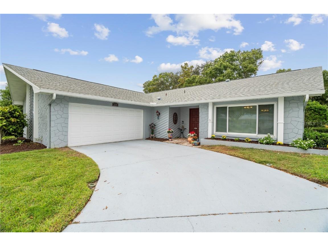 1976 Chaucer Court Palm Harbor FL 34684 - LAKE TARPON U8221362 image1