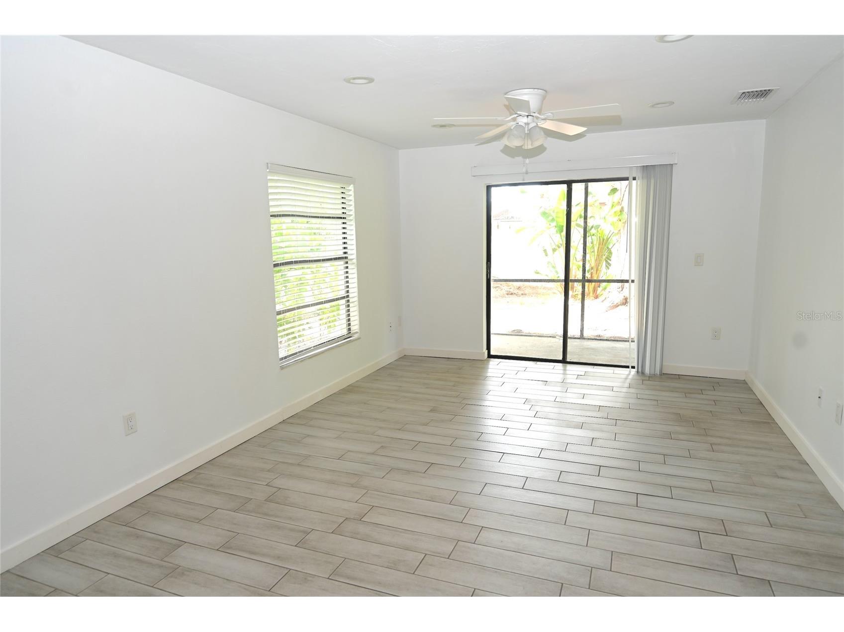 1976 Debbie Street Sarasota FL 34231 A4698511 image12