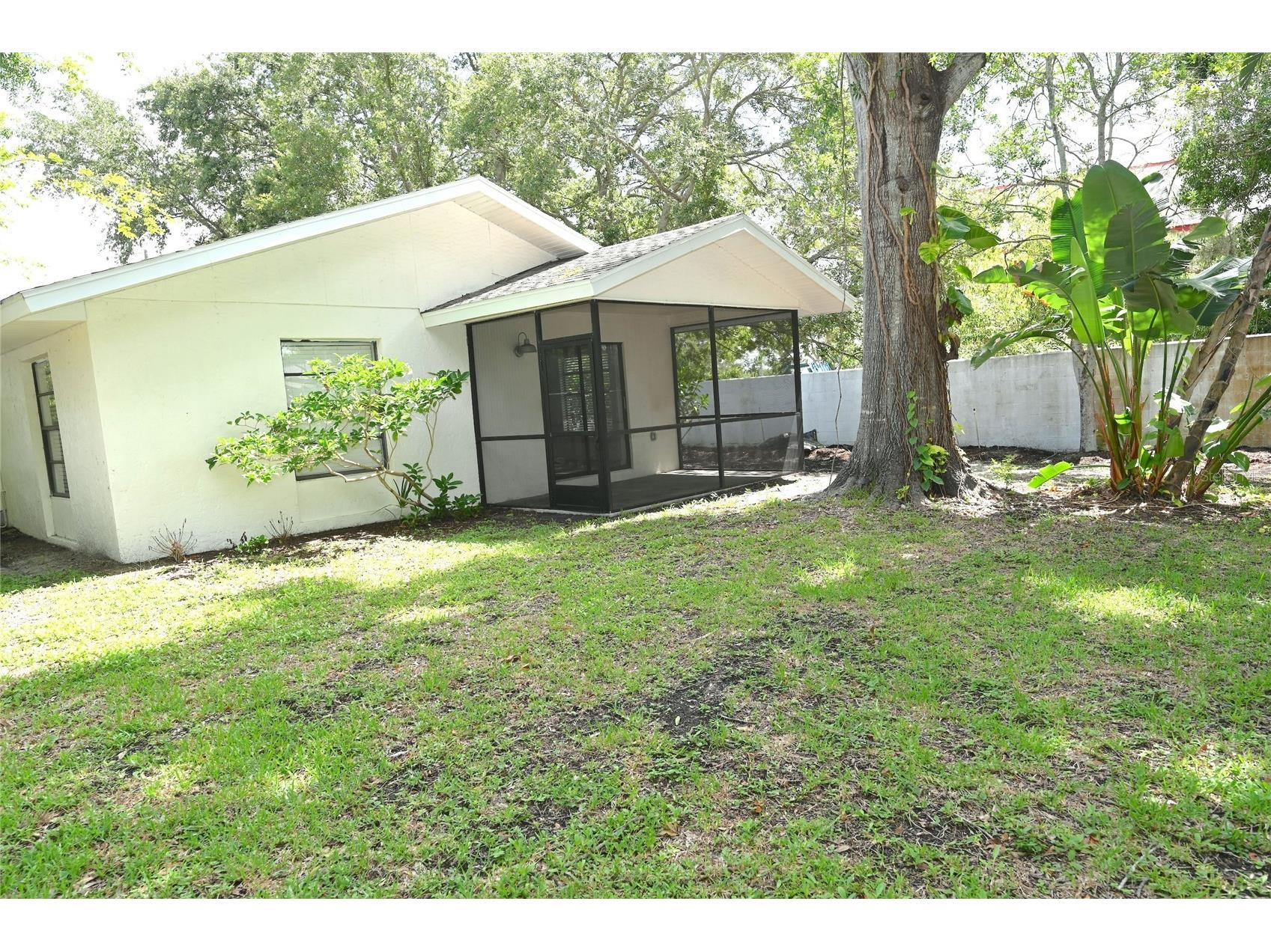 1976 Debbie Street Sarasota FL 34231 A4698511 image4