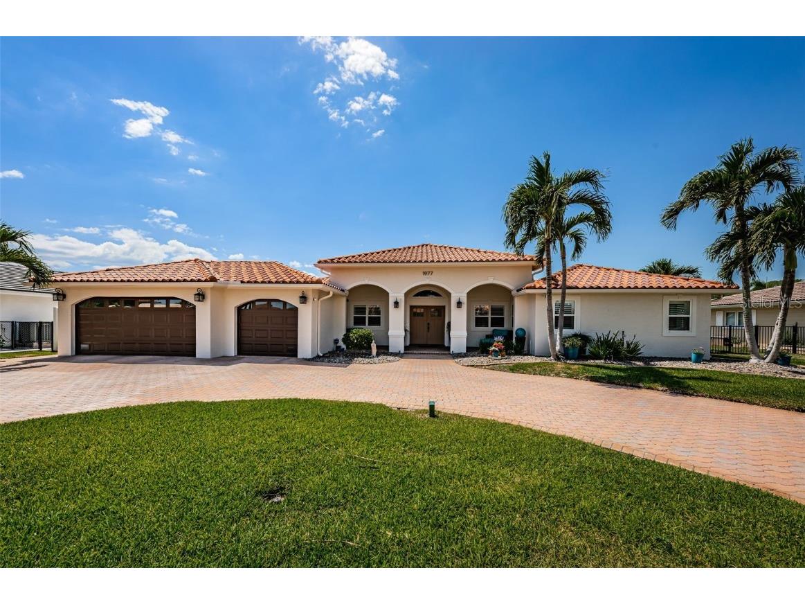 1977 Illinois Avenue NE Saint Petersburg FL 33703 U8243346 image1