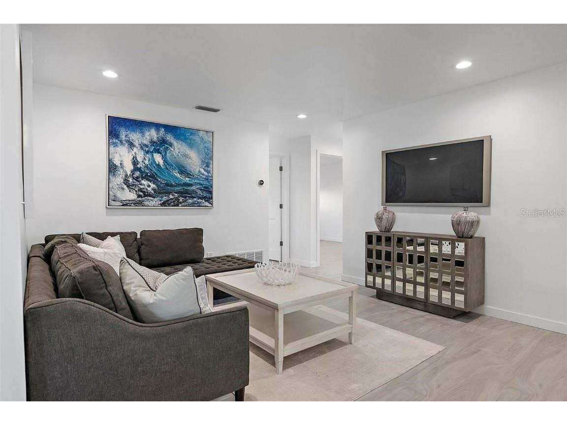 1984 Kansas Avenue NE Saint Petersburg FL 33703 - TAMPA BAY TB8458175 image17