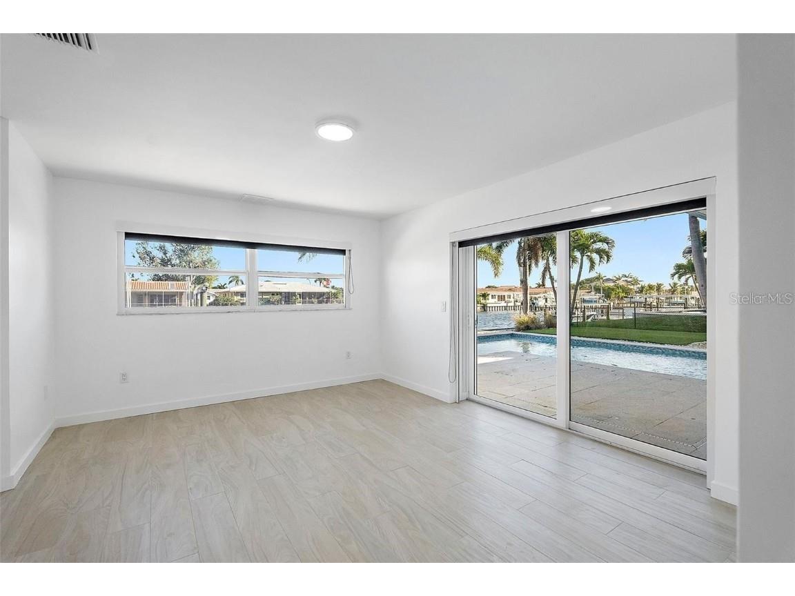 1984 Kansas Avenue NE Saint Petersburg FL 33703 - TAMPA BAY TB8458175 image19