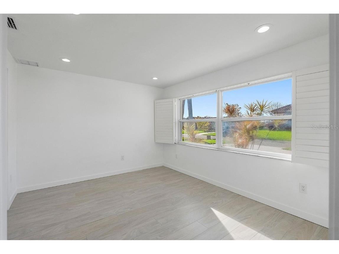 1984 Kansas Avenue NE Saint Petersburg FL 33703 - TAMPA BAY TB8458175 image24