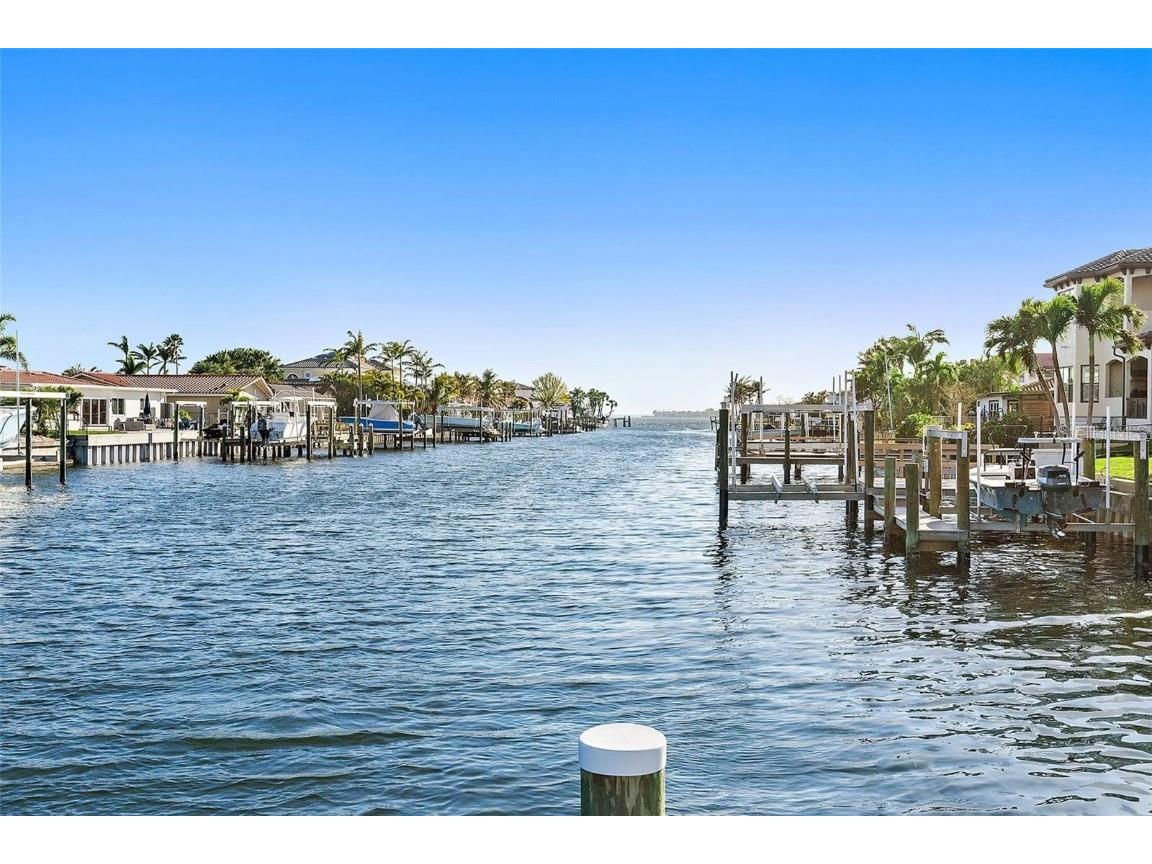 1984 Kansas Avenue NE Saint Petersburg FL 33703 - TAMPA BAY TB8458175 image41