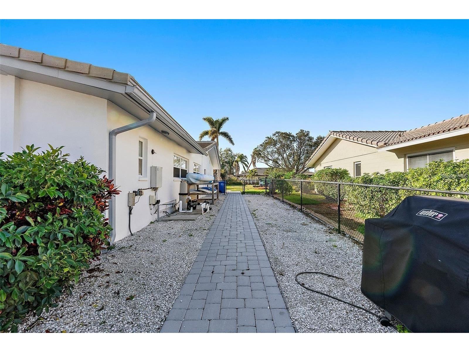 1984 Kansas Avenue NE Saint Petersburg FL 33703 - TAMPA BAY TB8502261 image37