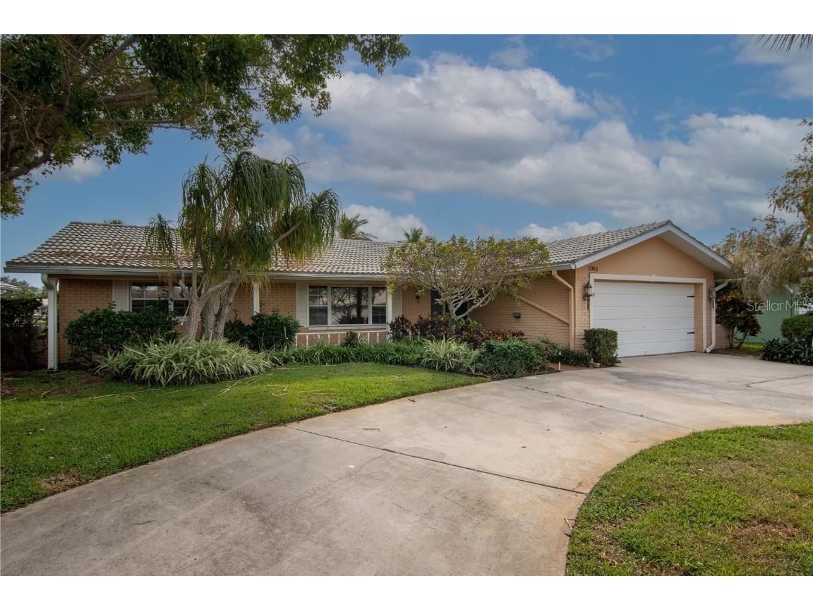 1984 Massachusetts Avenue NE Saint Petersburg FL 33703 - TAMPA BAY U8183001 image1