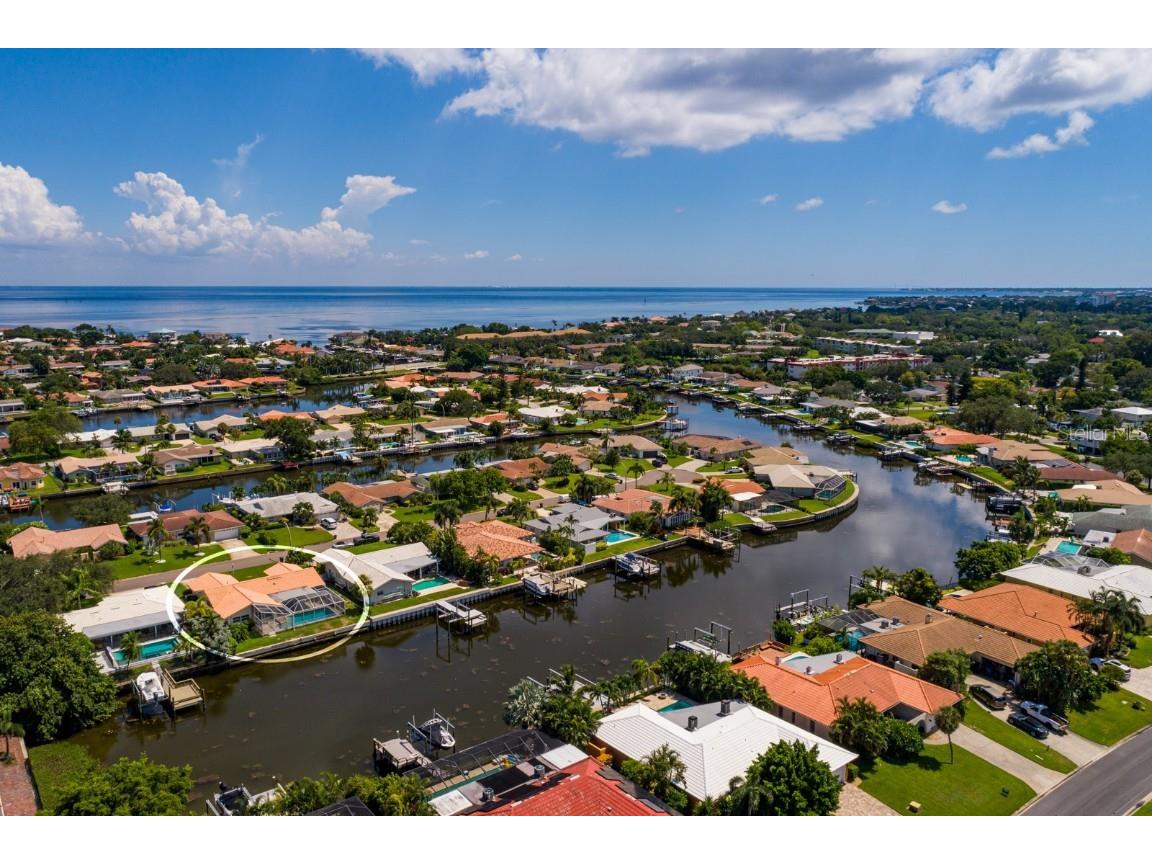 1985 Michigan Avenue NE Saint Petersburg FL 33703 - TAMPA BAY U8254060 image1