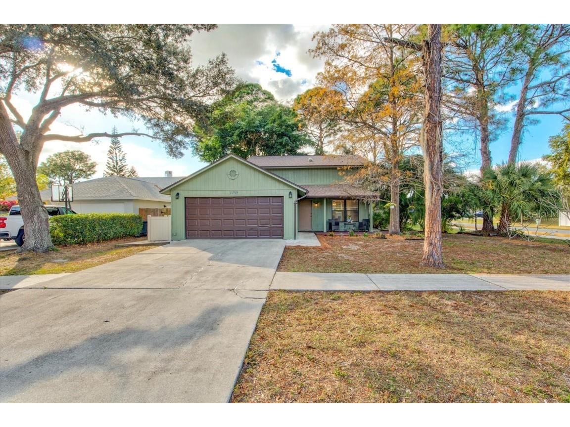 1989 Wood Hollow Place Sarasota FL 34235 A4522702 image1