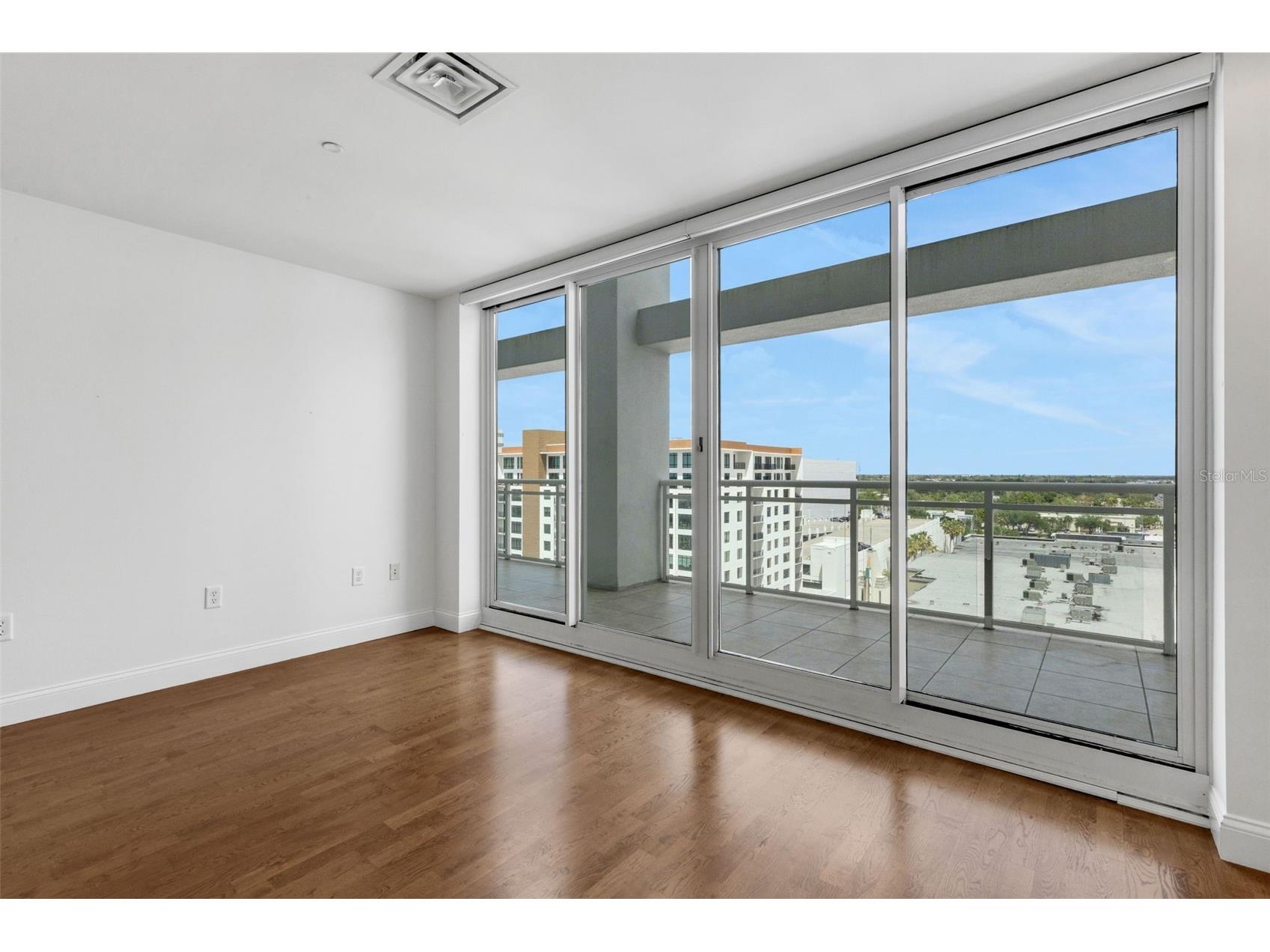 1990 Main Street #4 Sarasota FL 34236 A4687688 image11
