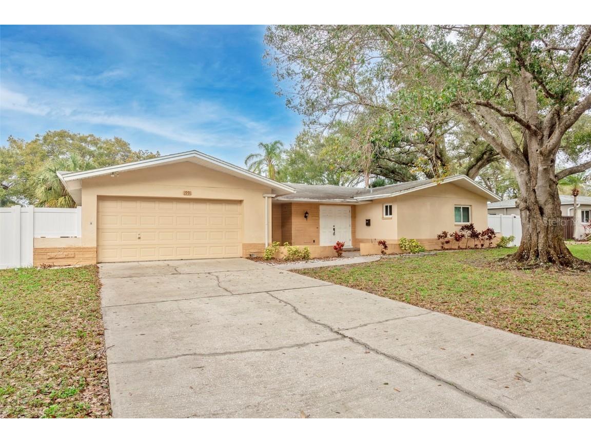1991 67th Avenue N Saint Petersburg FL 33702 U8230802 image1