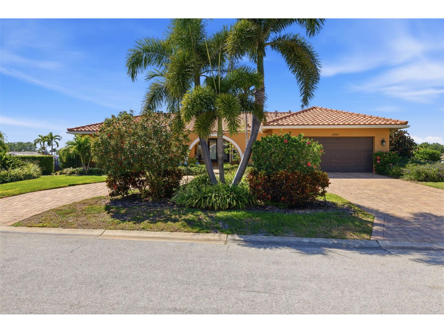 1997 Hawaii Avenue NE Saint Petersburg FL 33703 - TAMPA BAY TB8495463 image2