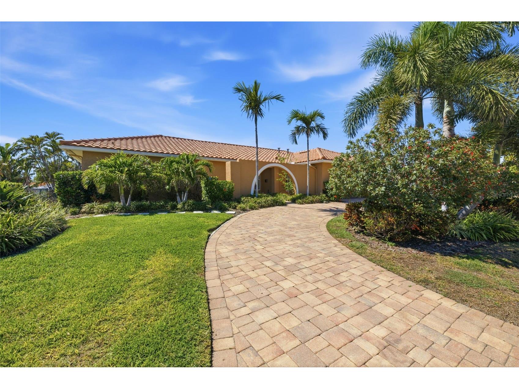 1997 Hawaii Avenue NE Saint Petersburg FL 33703 - TAMPA BAY TB8495463 image3