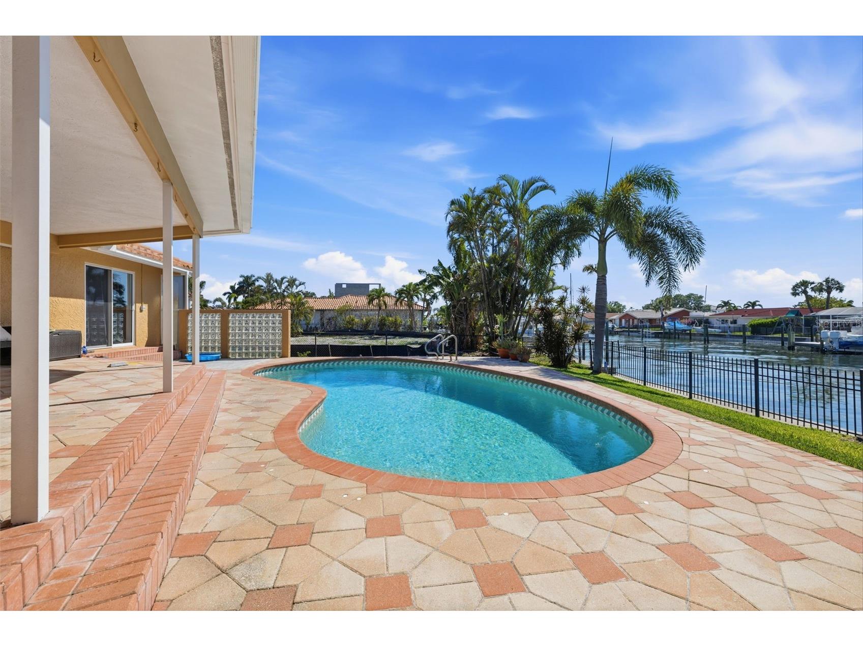 1997 Hawaii Avenue NE Saint Petersburg FL 33703 - TAMPA BAY TB8495463 image40