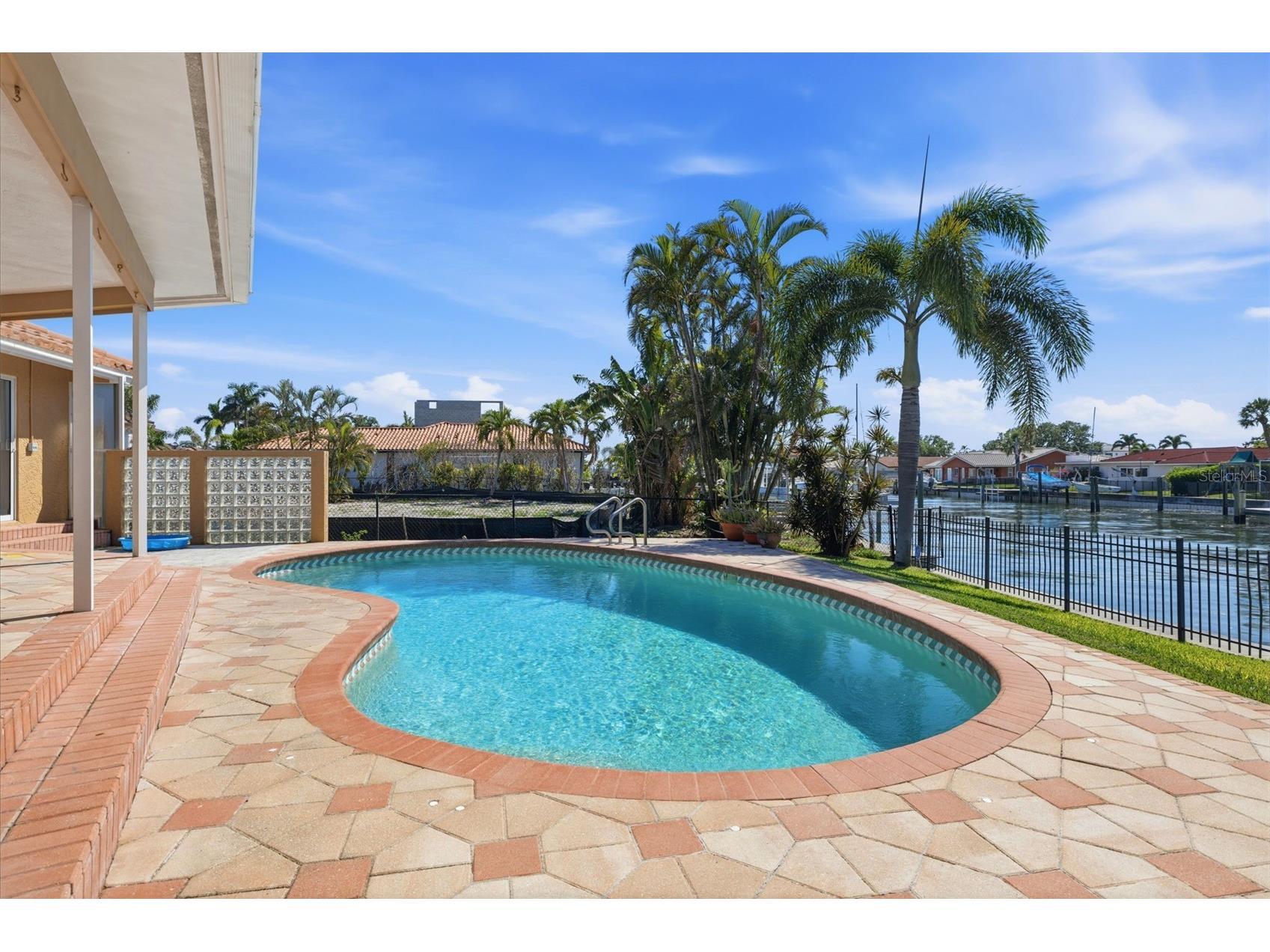1997 Hawaii Avenue NE Saint Petersburg FL 33703 - TAMPA BAY TB8495463 image41