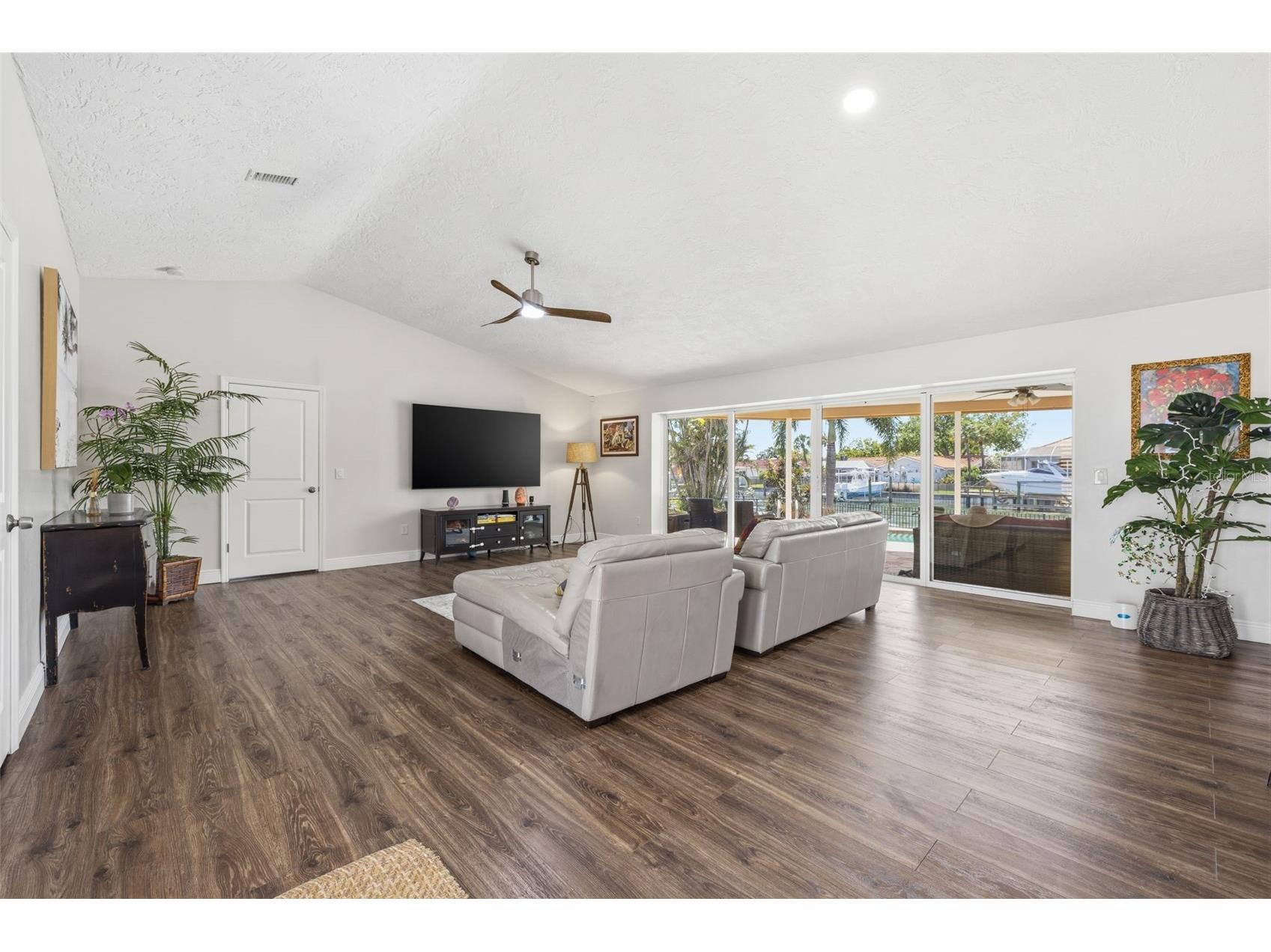1997 Hawaii Avenue NE Saint Petersburg FL 33703 - TAMPA BAY TB8495463 image6