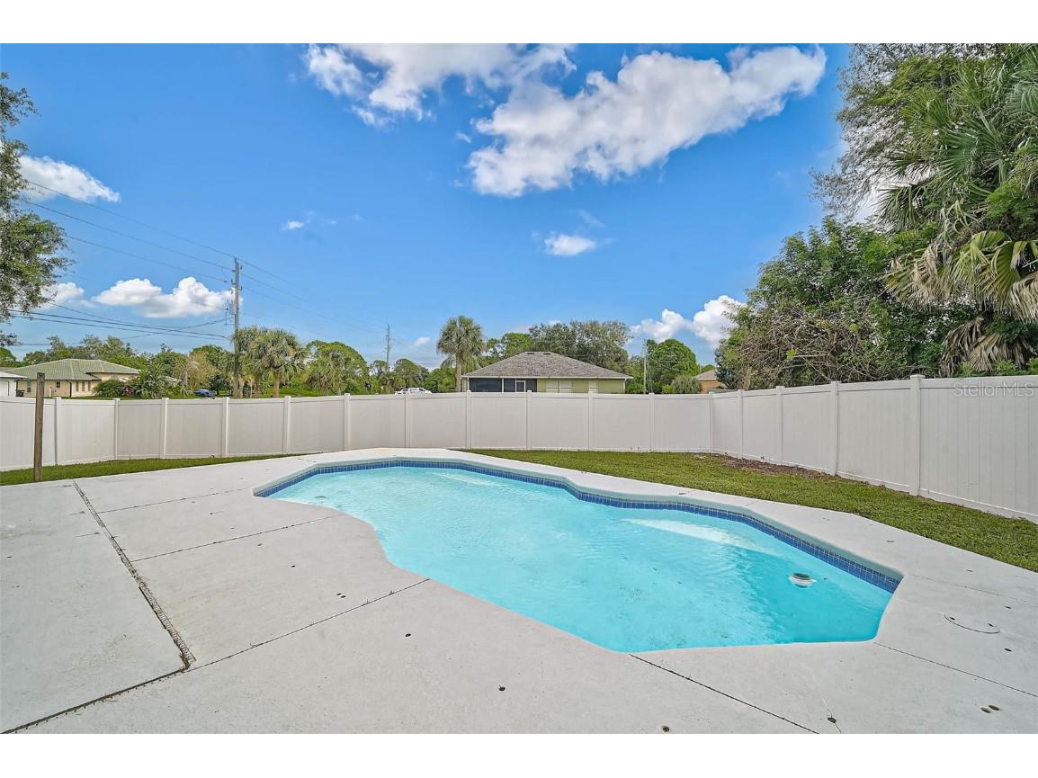 1998 Embassy Road North Port FL 34291 N6140994 image28