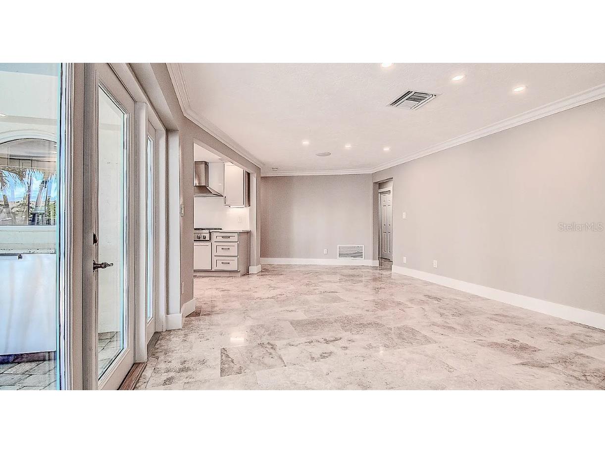 1998 Kansas Avenue NE Saint Petersburg FL 33703 TB8437665 image6