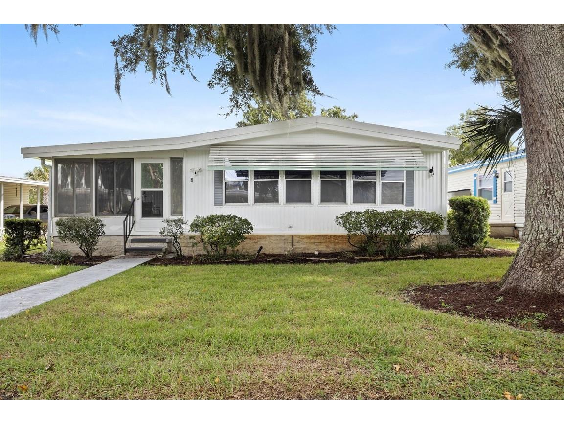 2 Gallinule Court Fruitland Park FL 34731 - LAKE GRIFFIN O6237768 image1