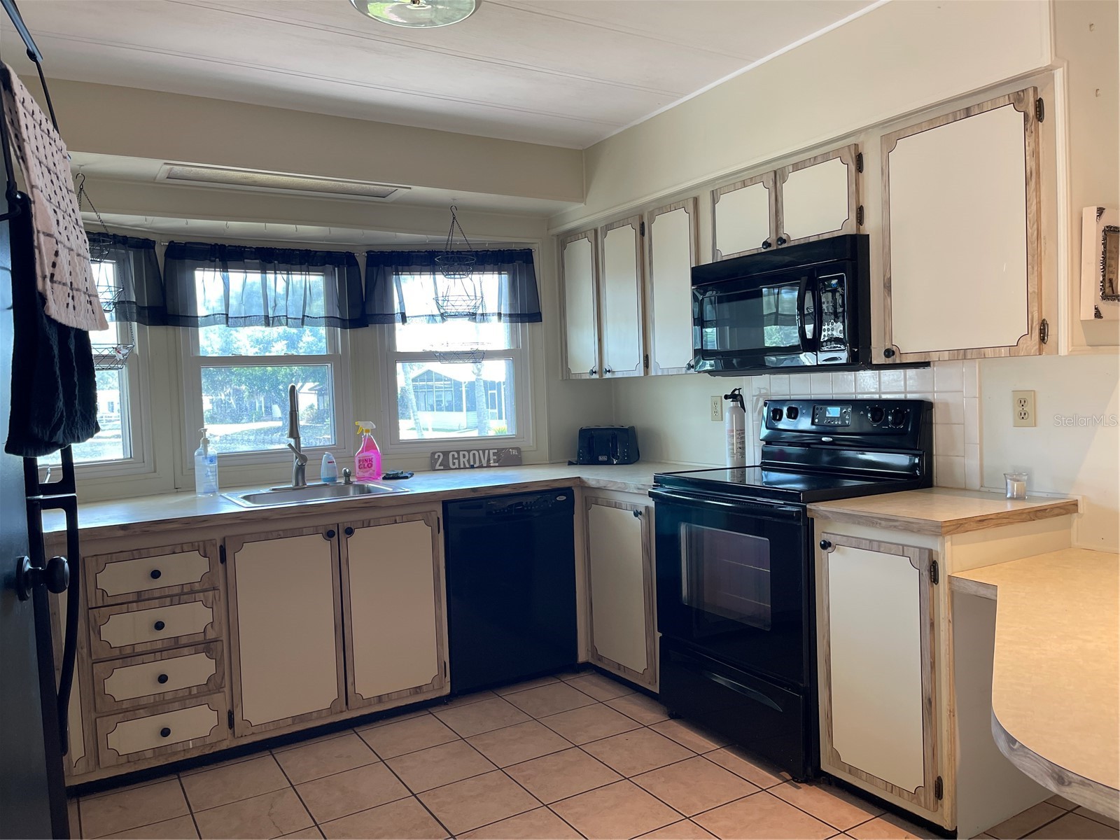 2 Grove Trail Wildwood FL 34785 - ON GOLDEN PONG & LAKE OKAHUMPK G5111337 image3