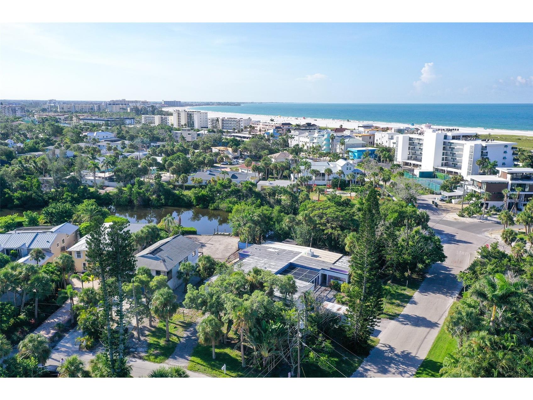 2 Island Circle Sarasota FL 34242 - GRAND CANAL A4663157 image6