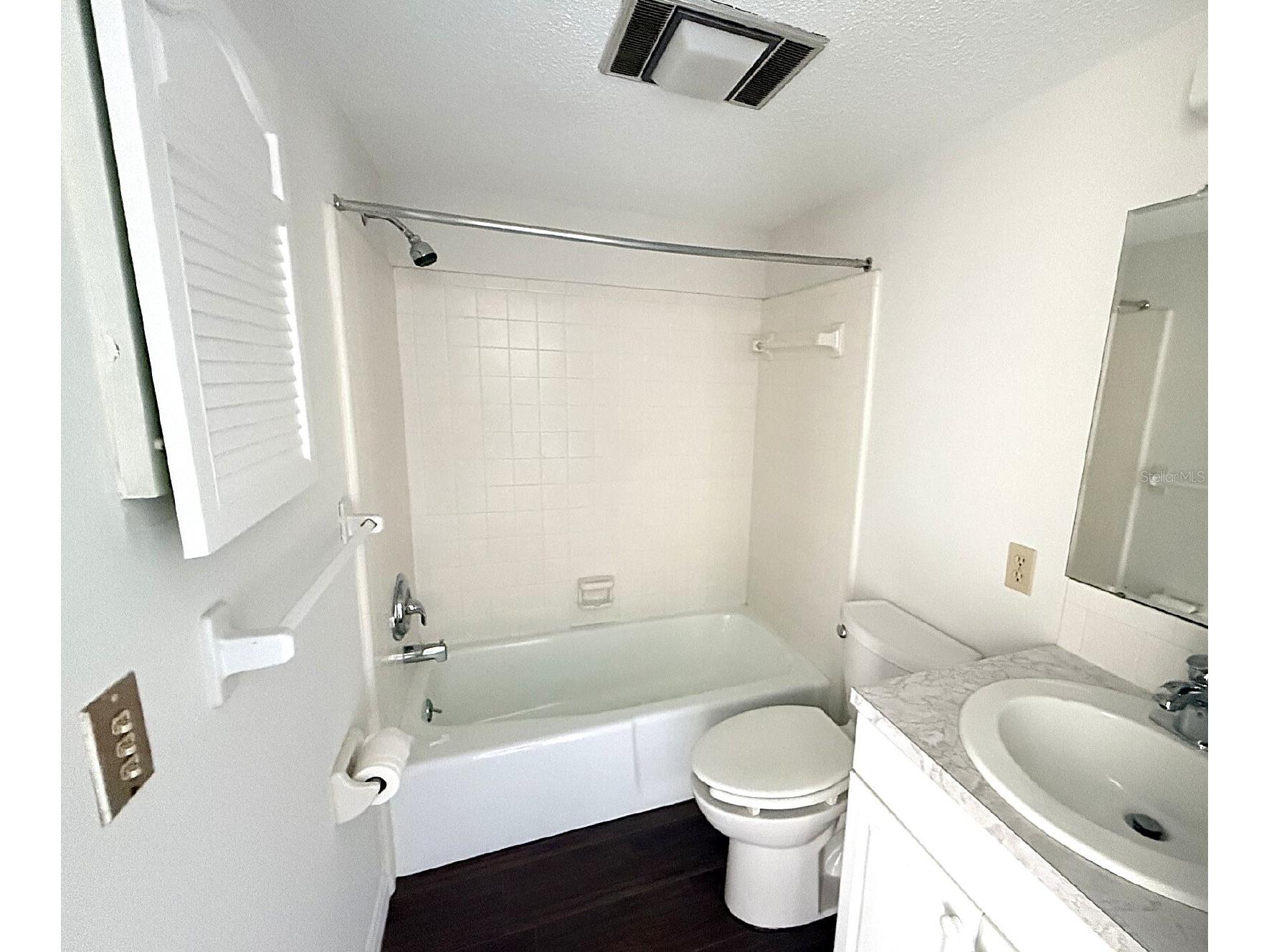 2 Quails Run Boulevard #8 Englewood FL 34223 A4694406 image6
