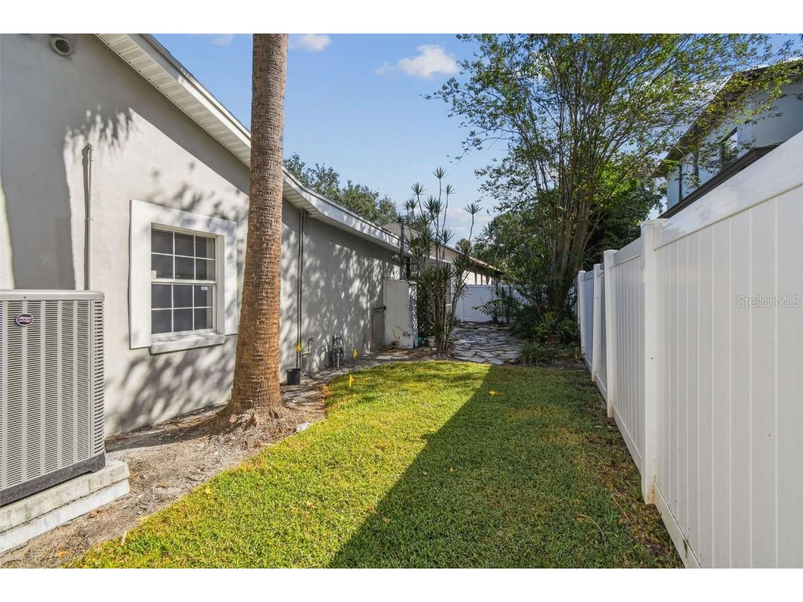 2 S Treasure Drive Tampa FL 33609 TB8443759 image50