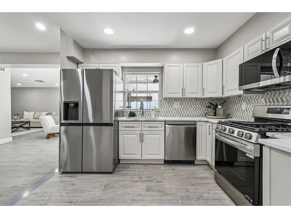 2 S Treasure Drive Tampa FL 33609 TB8453264 image26