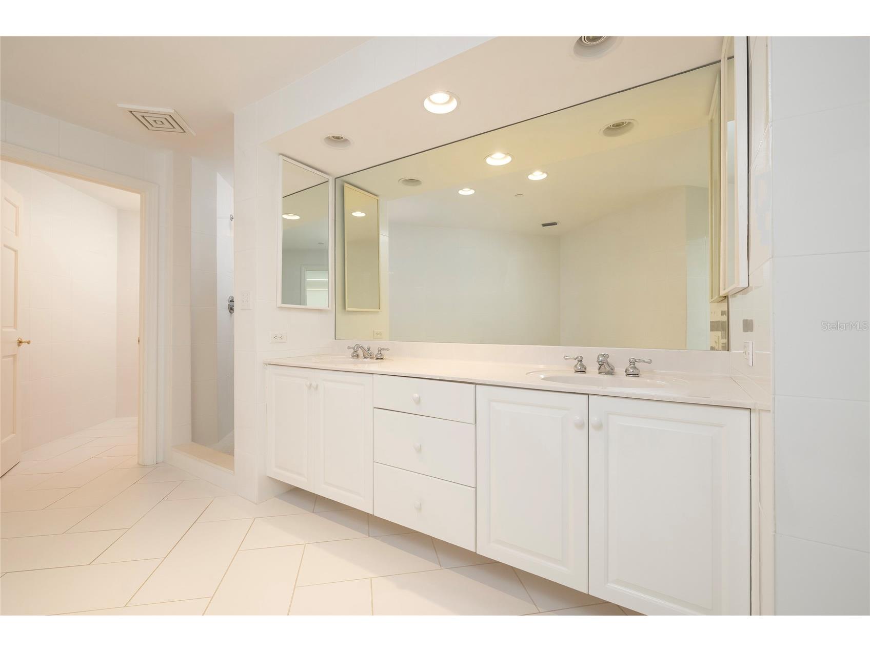 2 Seaside Lane #103 Belleair FL 33756 TB8456311 image32