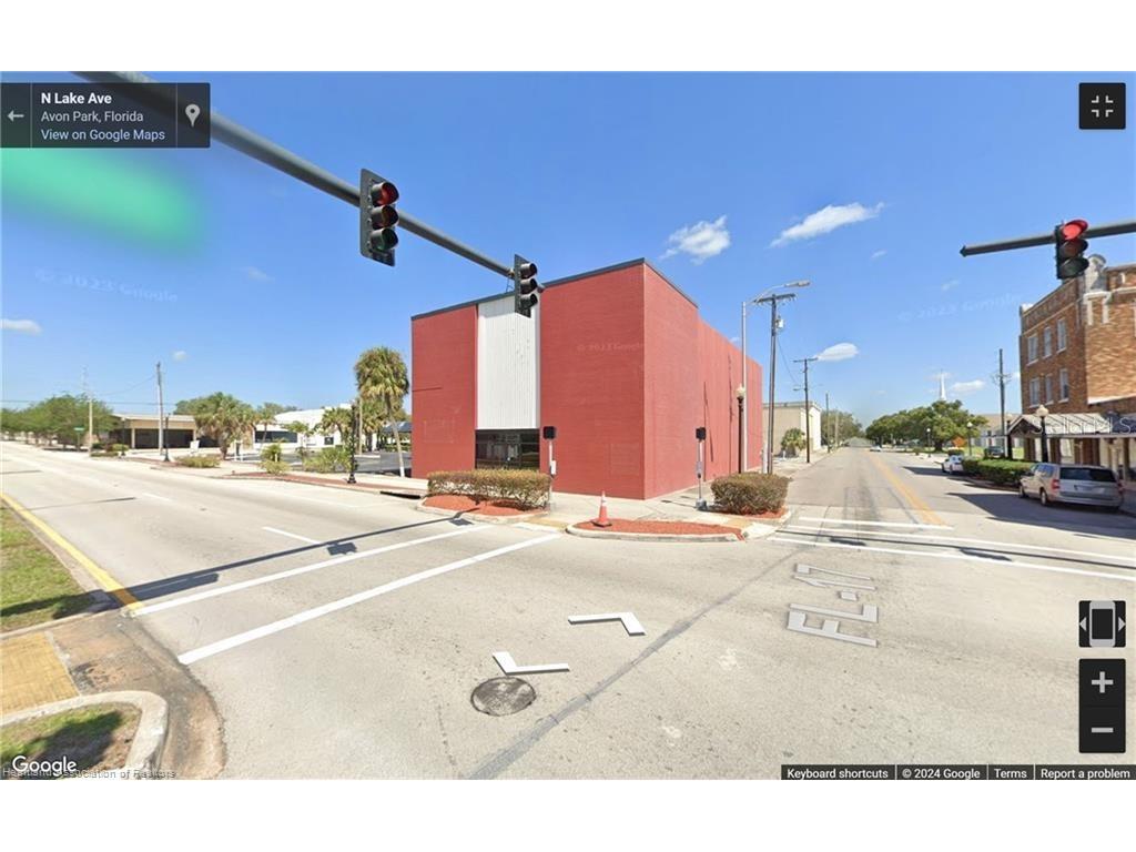 2 W Main Street Avon Park FL 33825 L4945883 image1