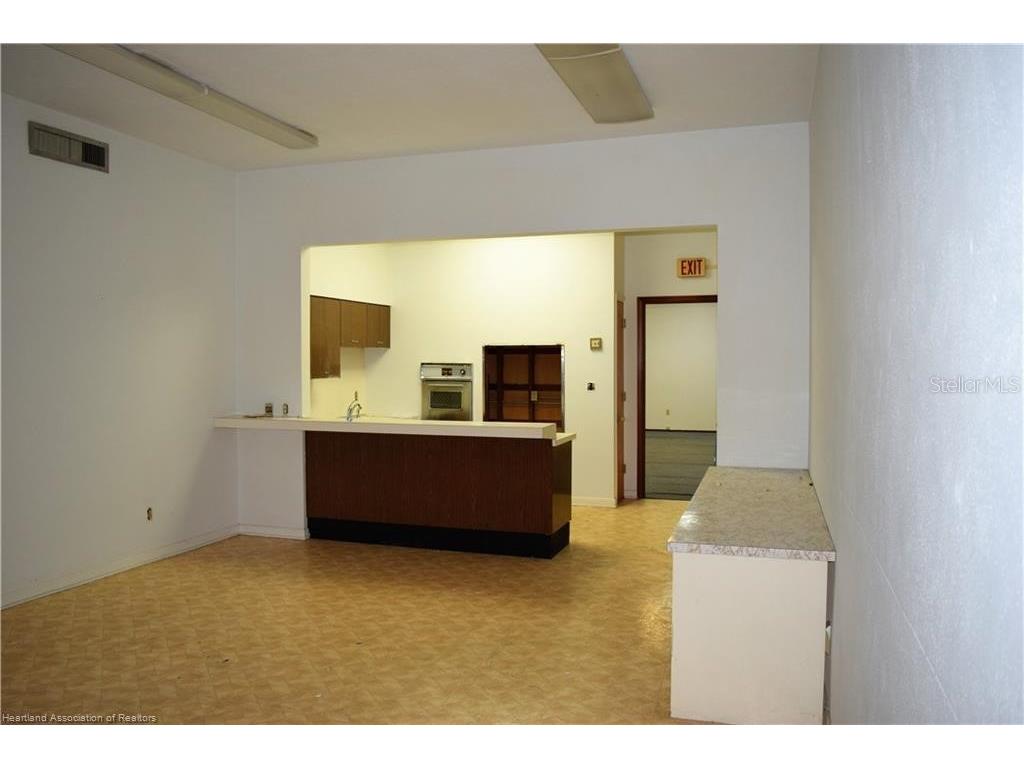 2 W Main Street Avon Park FL 33825 L4945883 image14