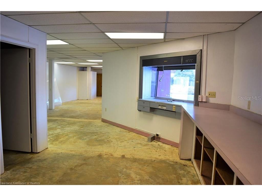 2 W Main Street Avon Park FL 33825 L4945883 image16