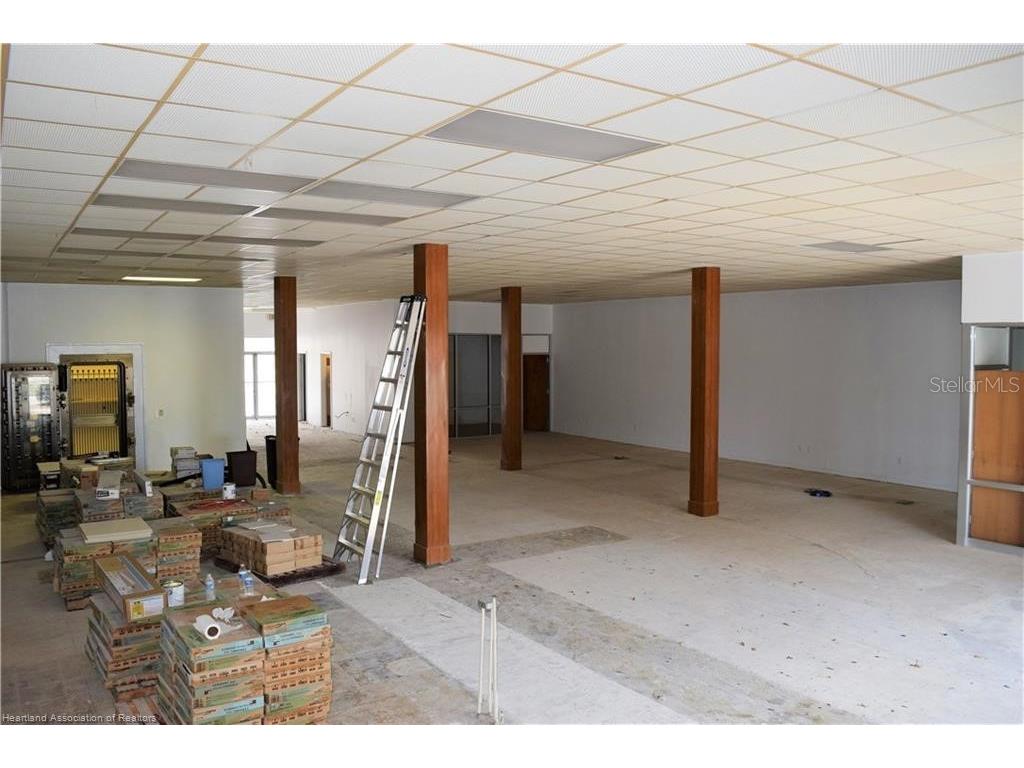 2 W Main Street Avon Park FL 33825 L4945883 image17