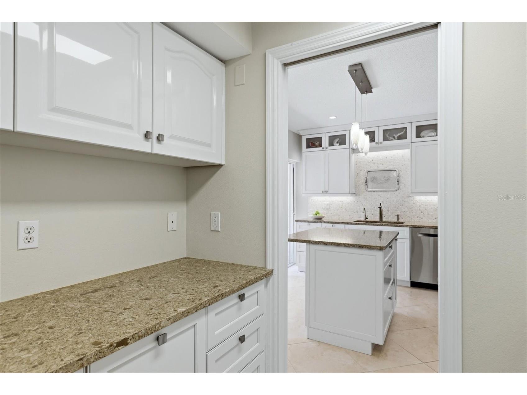 200 Cocoanut Avenue #5 Sarasota FL 34236 A4694848 image19