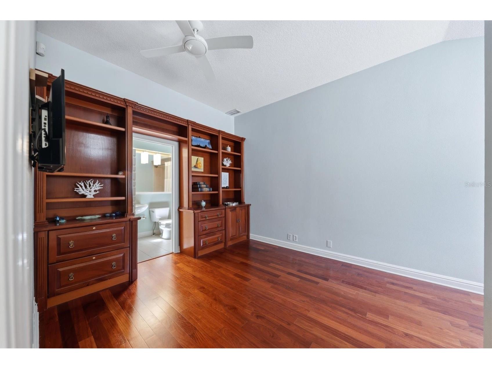 200 Cocoanut Avenue #5 Sarasota FL 34236 A4694848 image21