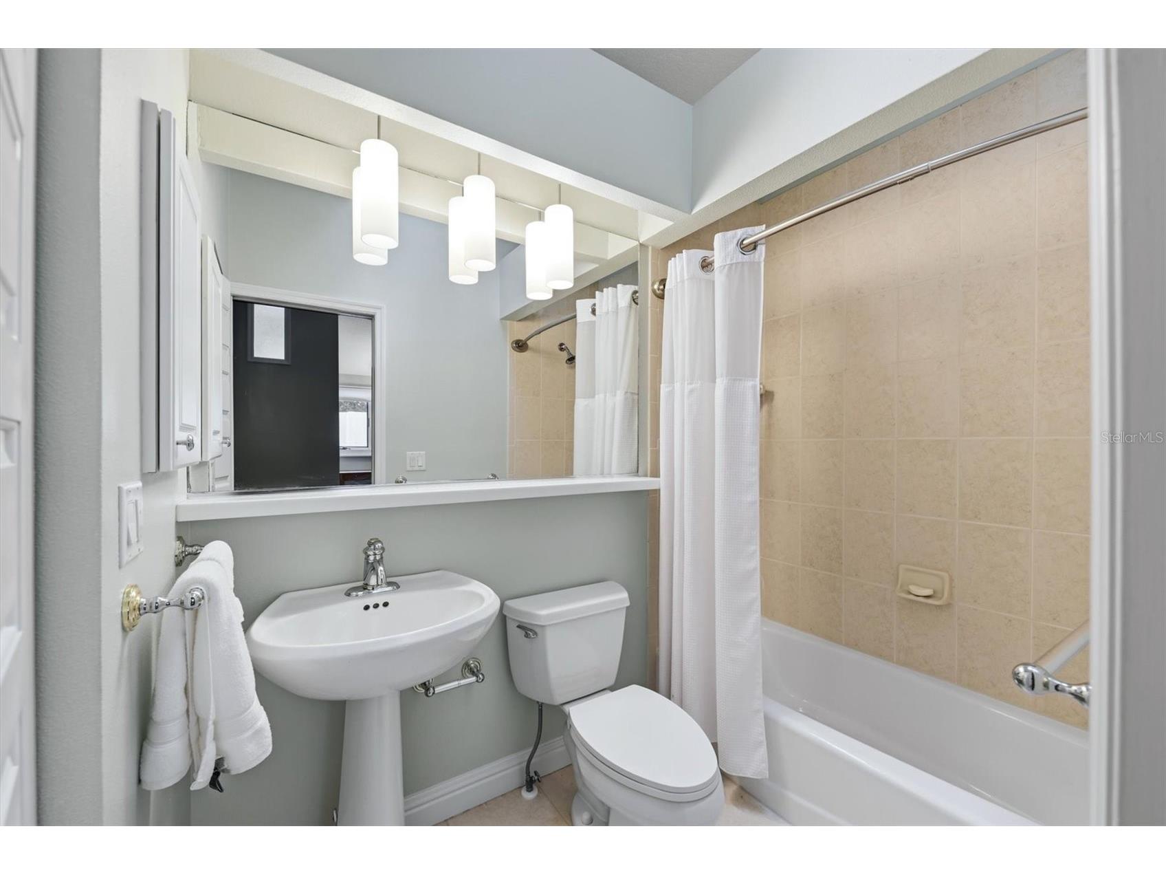 200 Cocoanut Avenue #5 Sarasota FL 34236 A4694848 image23