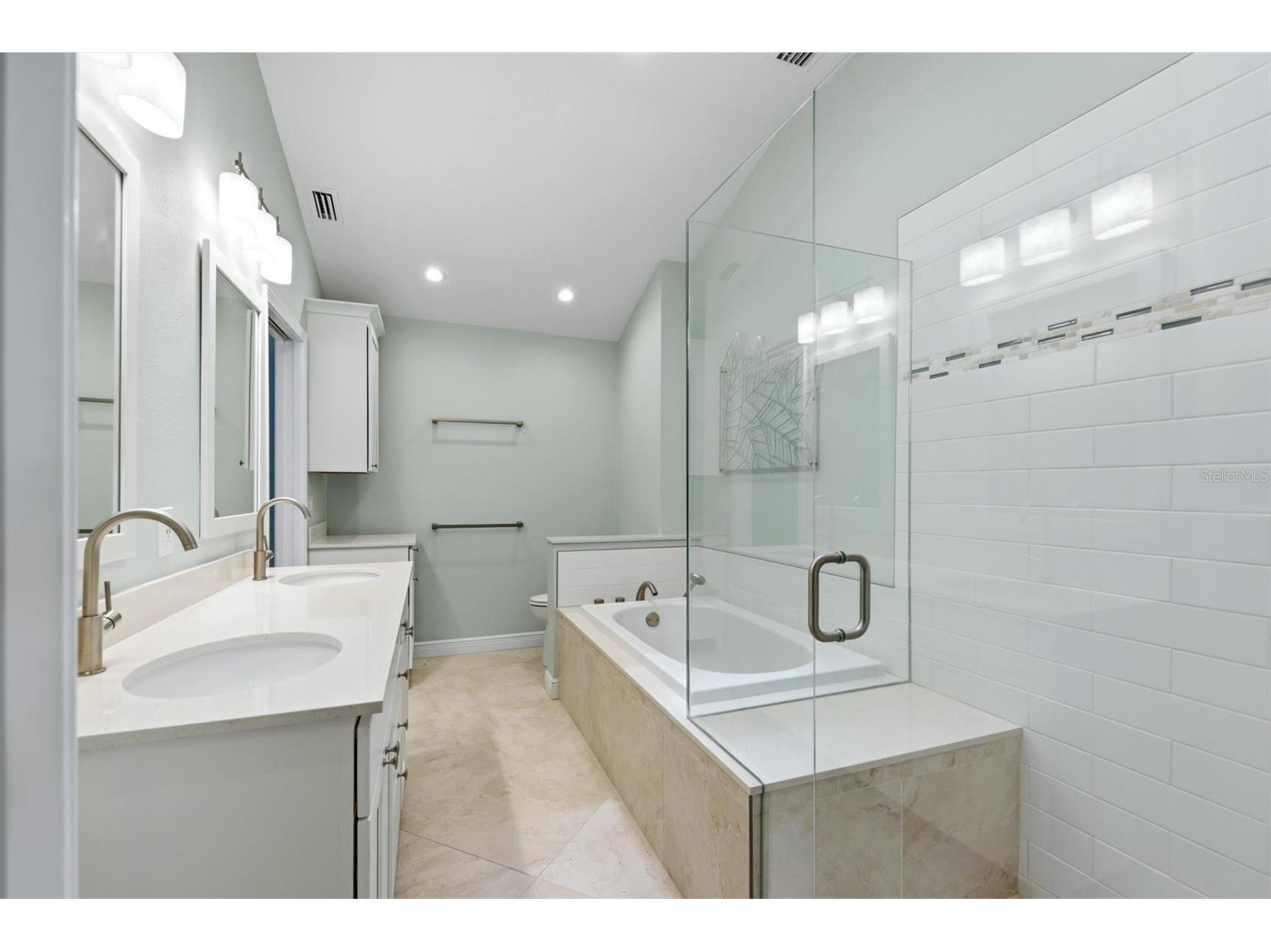 200 Cocoanut Avenue #5 Sarasota FL 34236 A4694848 image27