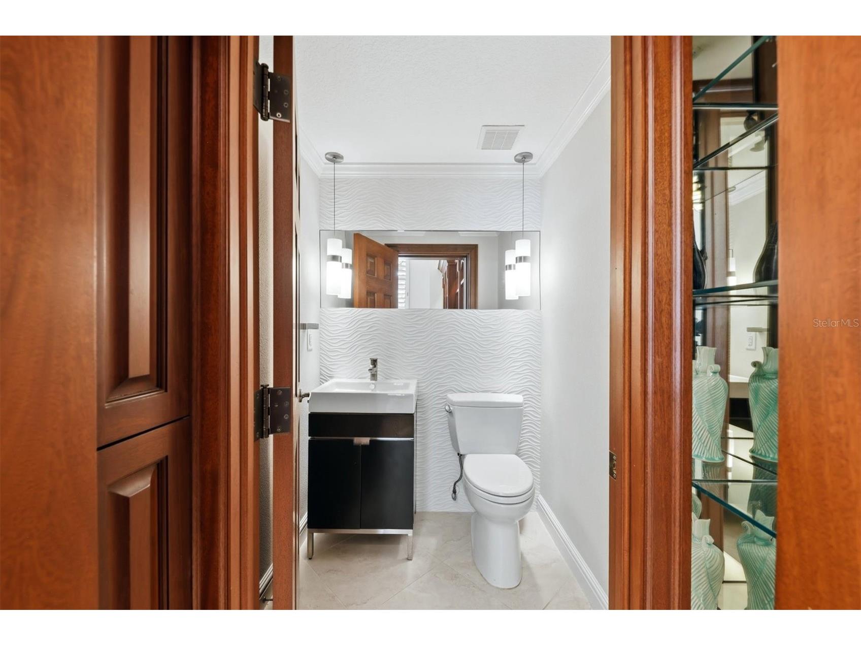 200 Cocoanut Avenue #5 Sarasota FL 34236 A4694848 image29